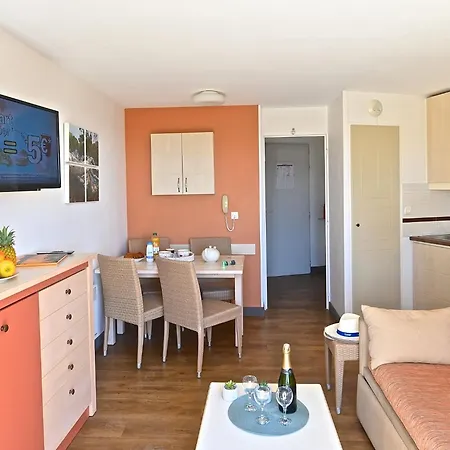 Village Cap Esterel - L'esquinade-1 By Interhome